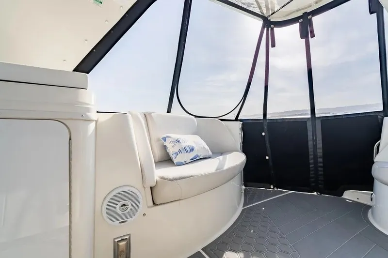 Slide: The Image of Carver Yachts 560 Voyager 2006 - 40