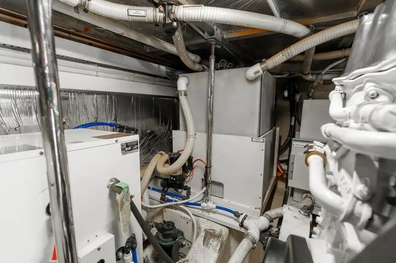 Slide: The Image of Carver Yachts 560 Voyager 2006 - 43