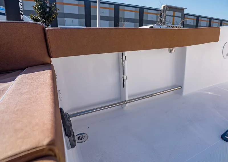 Slide: The Image of Sea Hunt Ultra 229 2026 - 10