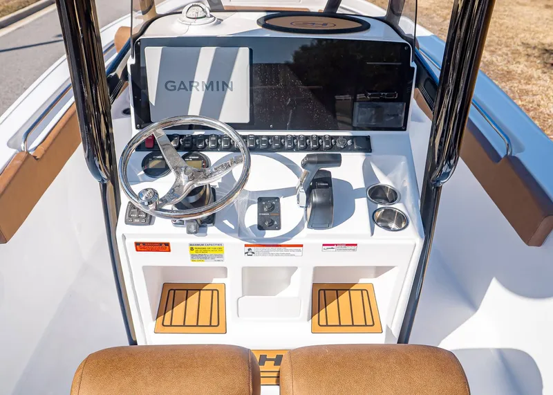 Slide: The Image of Sea Hunt Ultra 229 2026 - 15