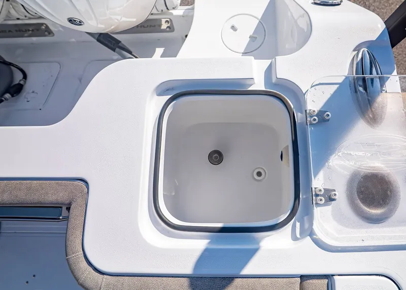 Slide: The Image of Sea Hunt Gamefish 27 Coffin Box 2026 - 10