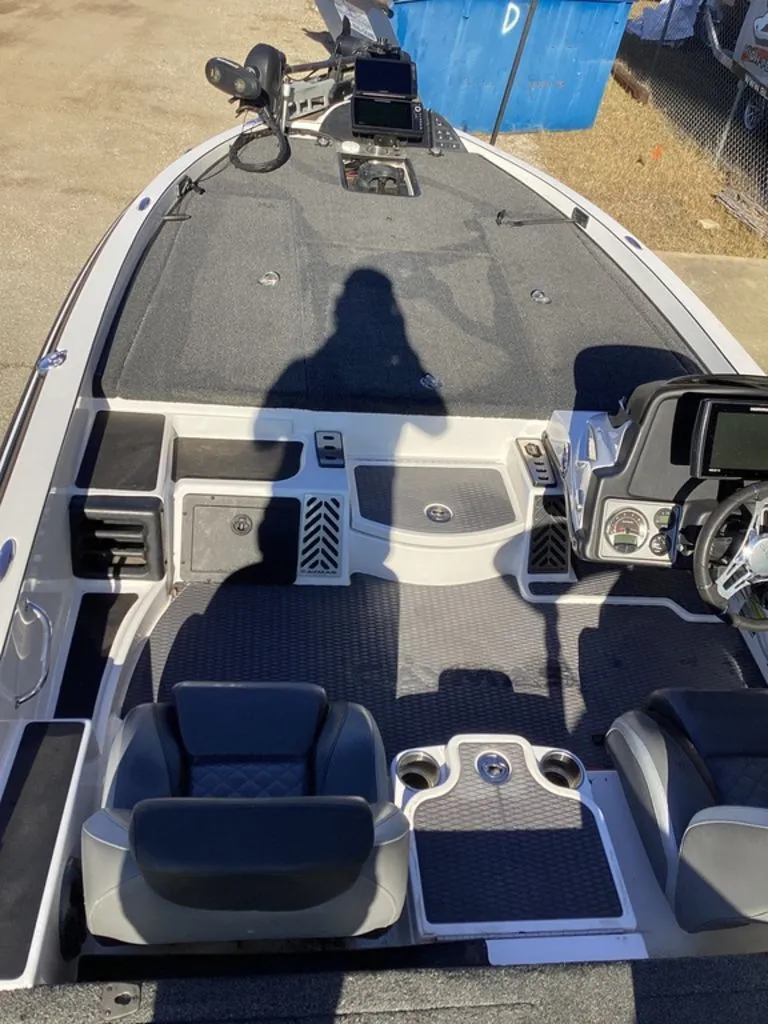 Slide: The Image of Caymas CX 20 PRO 2023 - 24