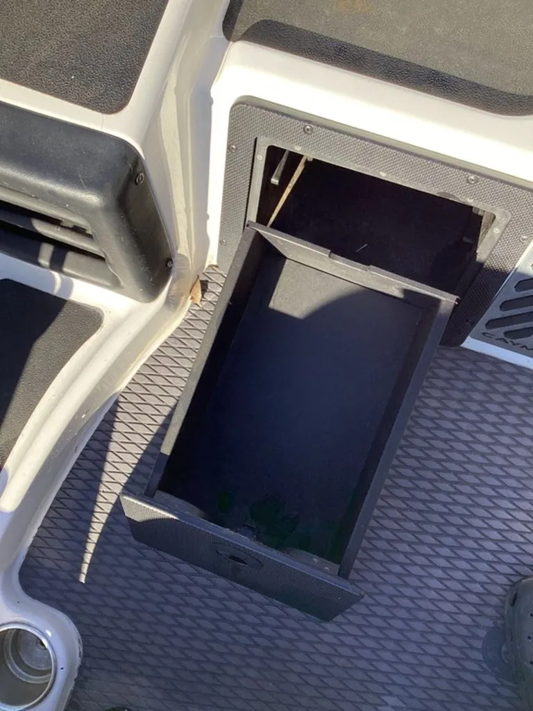 Slide: The Image of Caymas CX 20 PRO 2023 - 25