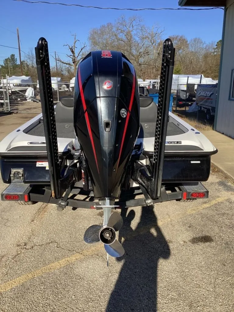 Slide: The Image of Caymas CX 20 PRO 2023 - 3