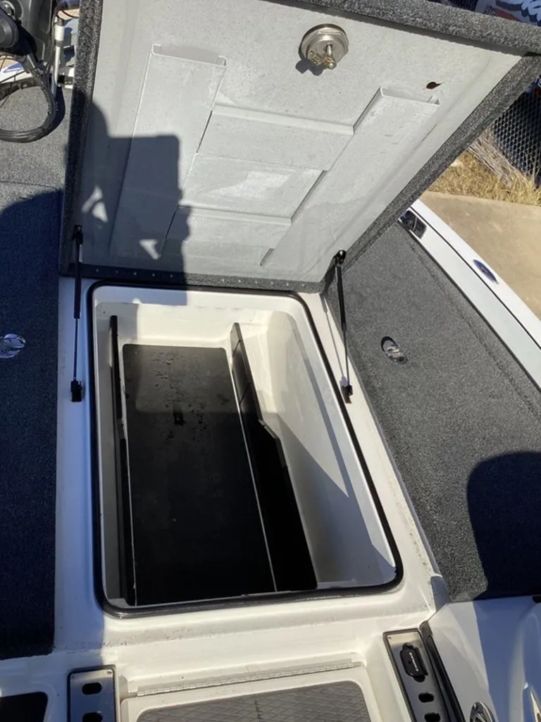 Slide: The Image of Caymas CX 20 PRO 2023 - 30