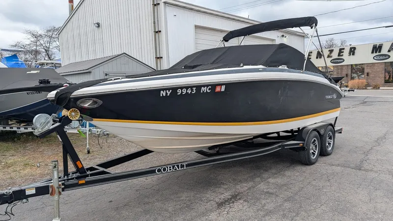 Slide: The Image of Cobalt Bowrider 212 2007 - 3