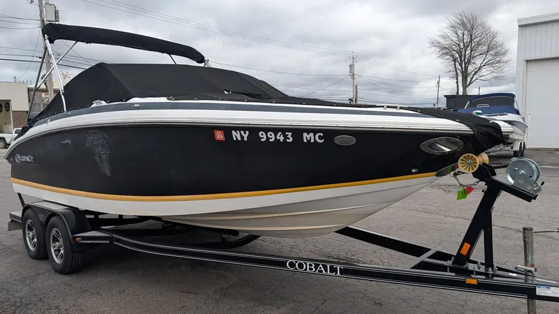 Slide: The Image of Cobalt Bowrider 212 2007 - 7