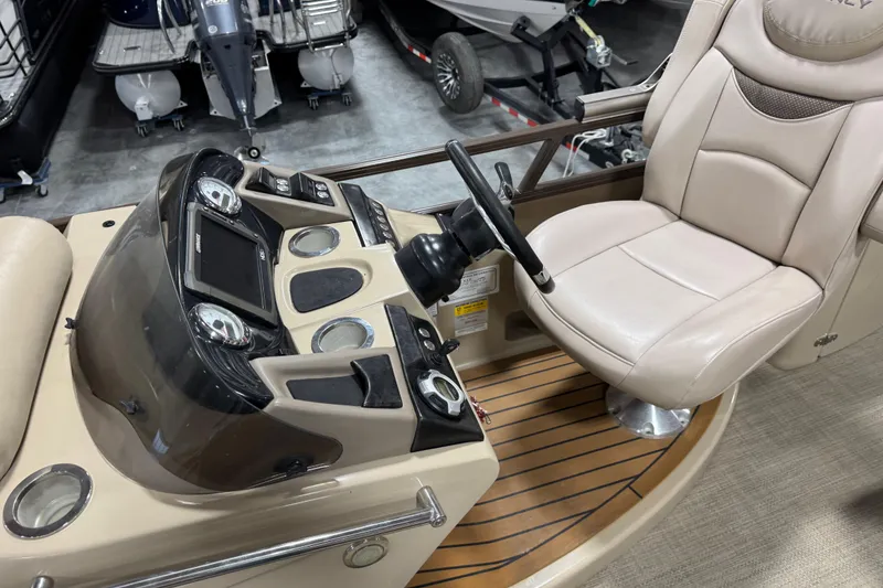 Slide: The Image of Captain's seat and console of 2015 Sun Tracker Regency 254 XP3 boat. - 9