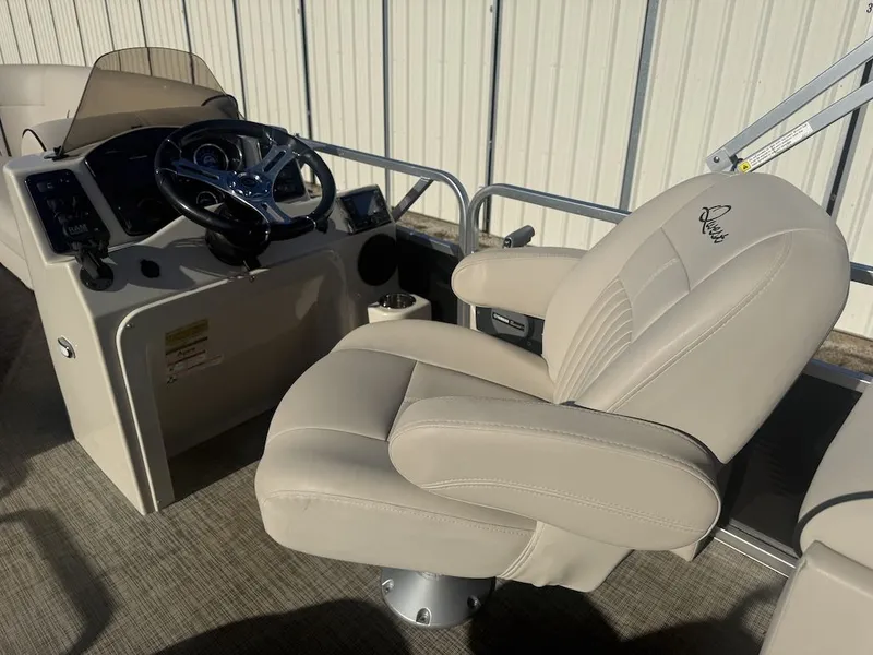 Slide: The Image of Qwest 822-24 2018 - 12