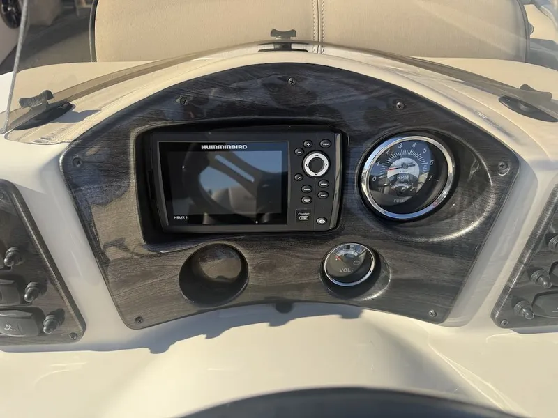 Slide: The Image of Qwest 822-24 2018 - 15