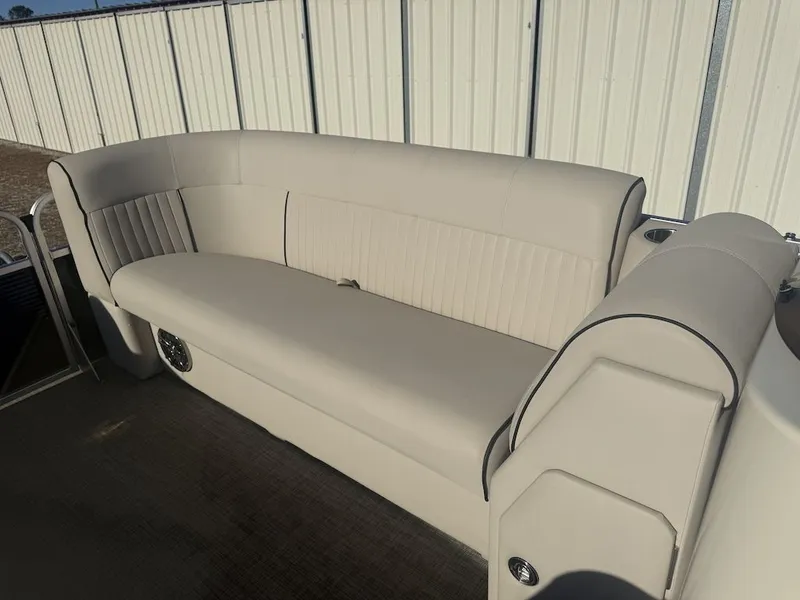 Slide: The Image of Qwest 822-24 2018 - 16