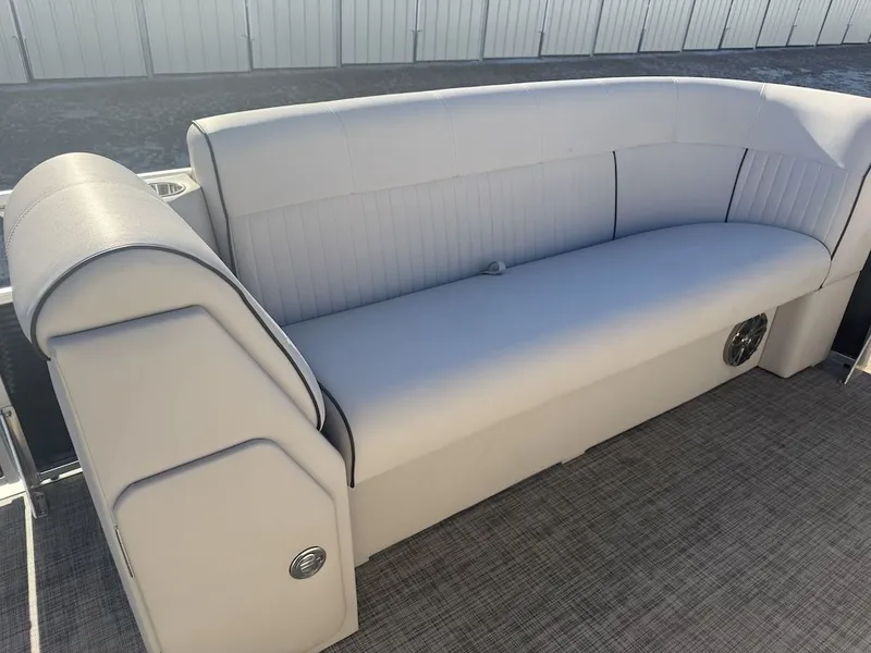 Slide: The Image of Qwest 822-24 2018 - 17