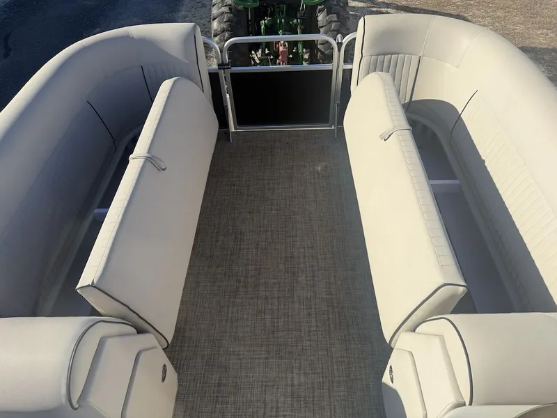 Slide: The Image of Qwest 822-24 2018 - 18