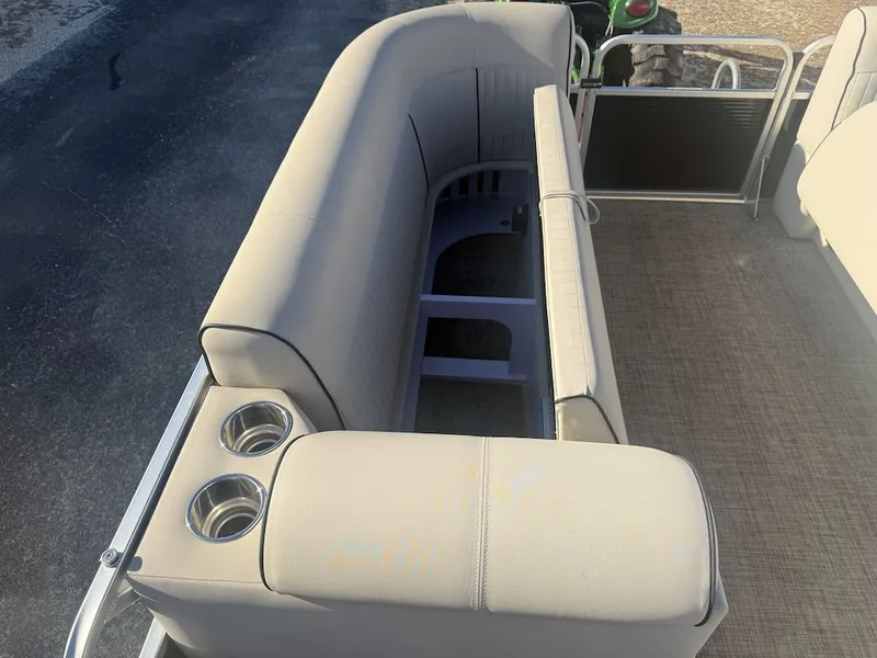 Slide: The Image of Qwest 822-24 2018 - 19