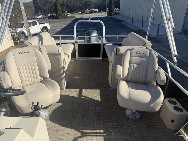 Slide: The Image of Qwest 822-24 2018 - 6