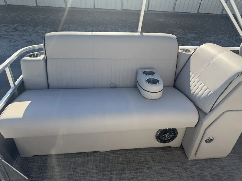 Slide: The Image of Qwest 822-24 2018 - 8