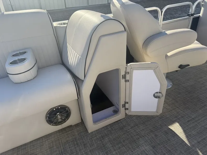 Slide: The Image of Qwest 822-24 2018 - 9