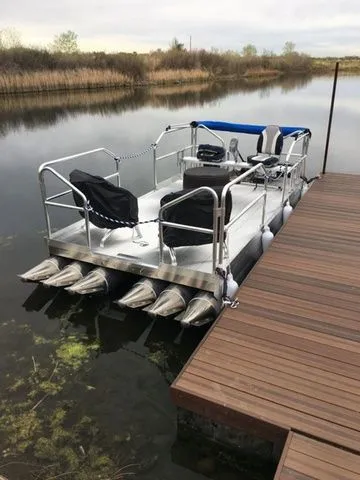 Slide: The Image of Hotwoods Pontoons Aluma Sport 716 2025 - 3