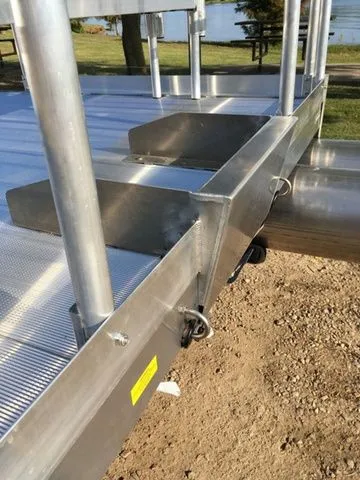 Slide: The Image of Hotwoods Pontoons Aluma Sport 716 2025 - 5