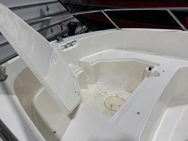 Slide: The Image of Boston Whaler 160 Super Sport 2019 - 14