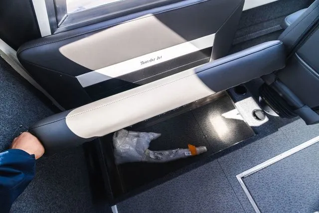 Slide: The Image of Thunder Jet Alexis Pro 24' 2026 - 17