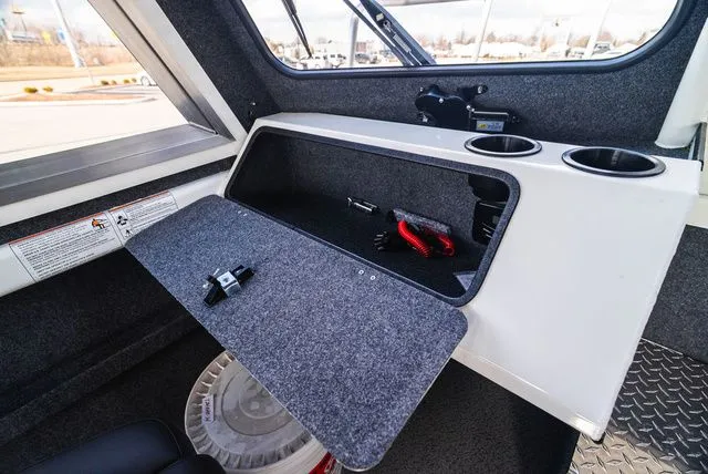 Slide: The Image of Thunder Jet Alexis Pro 24' 2026 - 25