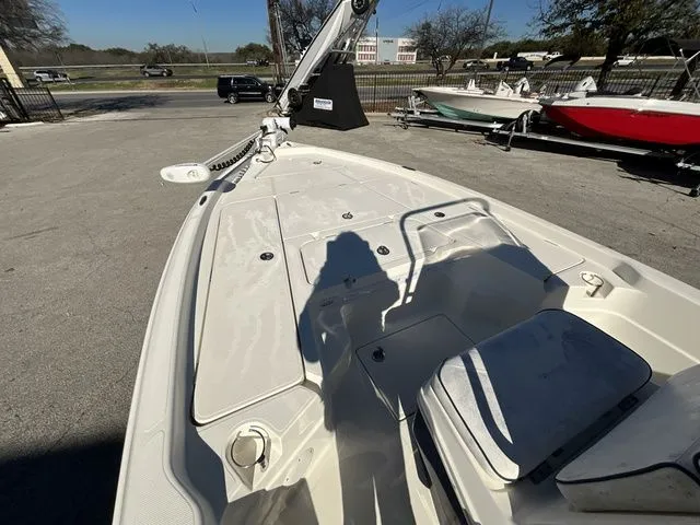 Slide: The Image of Skeeter SX240 2020 - 10