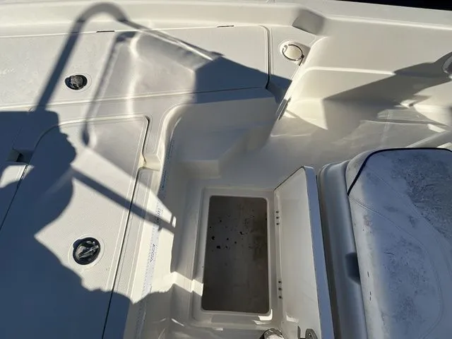 Slide: The Image of Skeeter SX240 2020 - 13