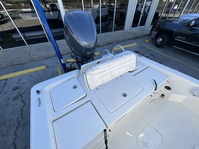 Slide: The Image of Skeeter SX240 2020 - 16