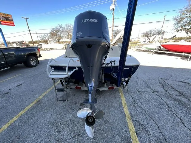 Slide: The Image of Skeeter SX240 2020 - 3