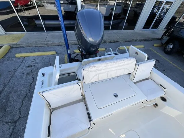 Slide: The Image of Skeeter SX240 2020 - 6