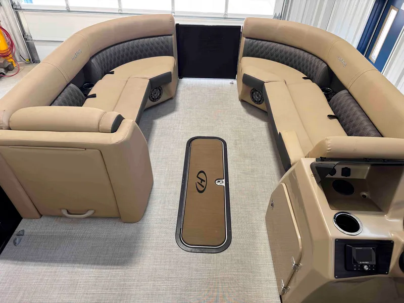 Slide: The Image of Harris Sunliner 230 2021 - 12