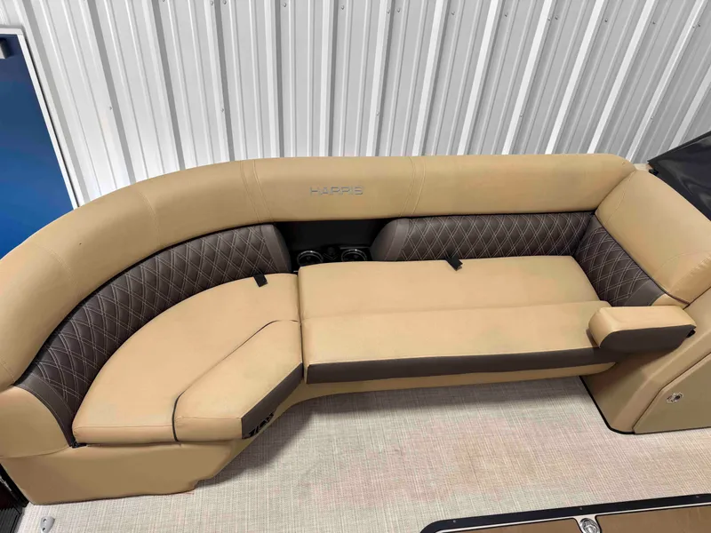 Slide: The Image of Harris Sunliner 230 2021 - 18