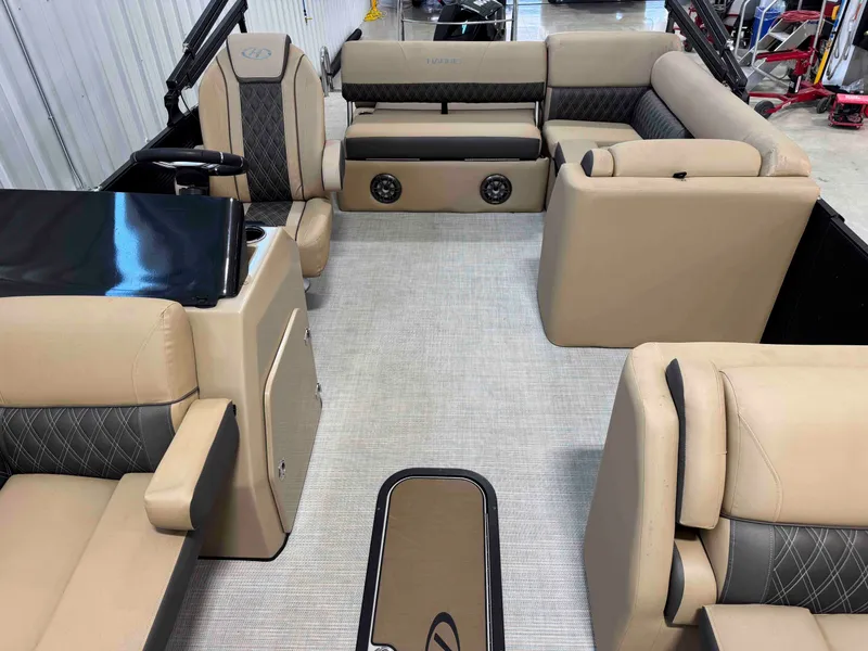 Slide: The Image of Harris Sunliner 230 2021 - 19