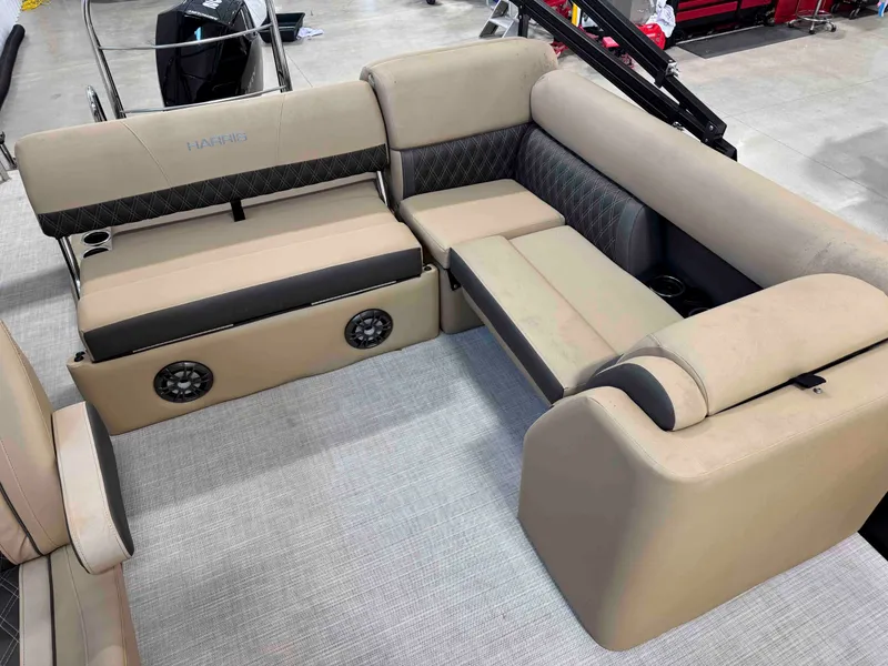 Slide: The Image of Harris Sunliner 230 2021 - 21