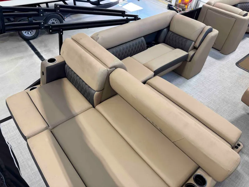 Slide: The Image of Harris Sunliner 230 2021 - 5