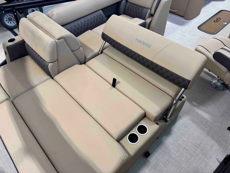 Slide: The Image of Harris Sunliner 230 2021 - 7