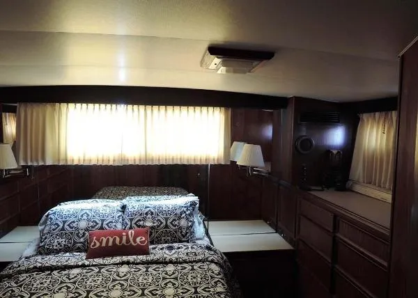 Slide: The Image of Hatteras Cockpit Motoryacht 1983 - 7