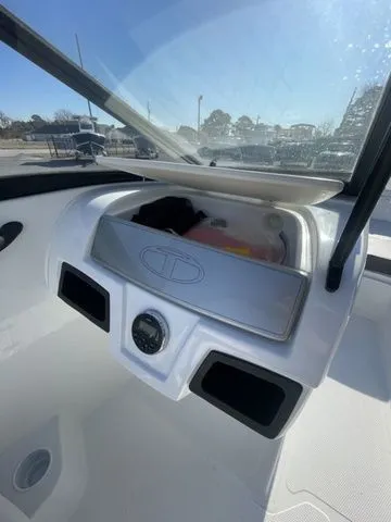 Slide: The Image of Tahoe 450 TS 2018 - 11