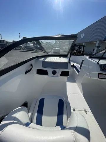 Slide: The Image of Tahoe 450 TS 2018 - 9