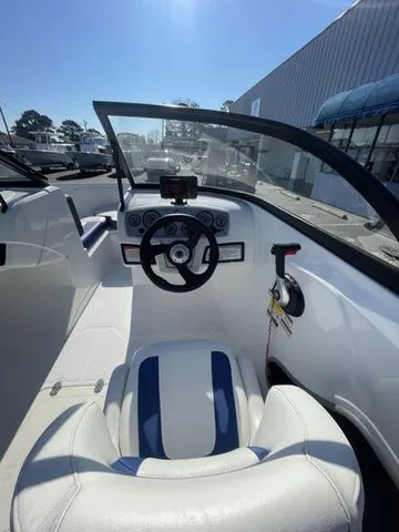 Slide: The Image of Tahoe 450 TS 2018 - 8