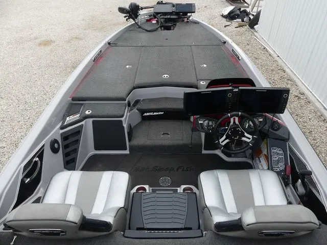 Slide: The Image of Skeeter FXR21 Limited 2022 - 10