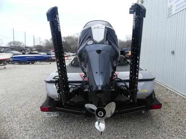 Slide: The Image of Skeeter FXR21 Limited 2022 - 5