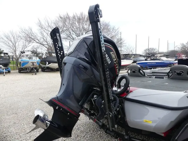 Slide: The Image of Skeeter FXR21 Limited 2022 - 6