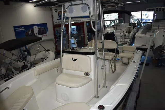 Slide: The Image of Mako 184 Center Console 2014 - 11