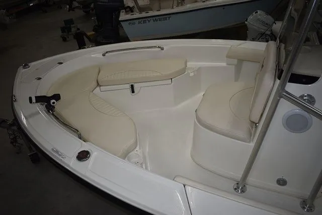 Slide: The Image of Mako 184 Center Console 2014 - 12