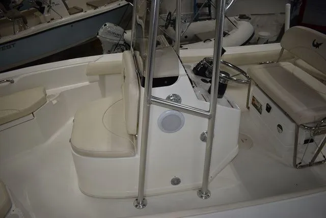 Slide: The Image of Mako 184 Center Console 2014 - 13