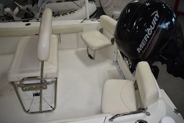 Slide: The Image of Mako 184 Center Console 2014 - 18