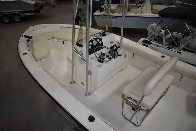 Slide: The Image of Mako 184 Center Console 2014 - 21