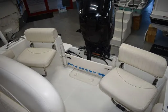 Slide: The Image of Mako 184 Center Console 2014 - 22